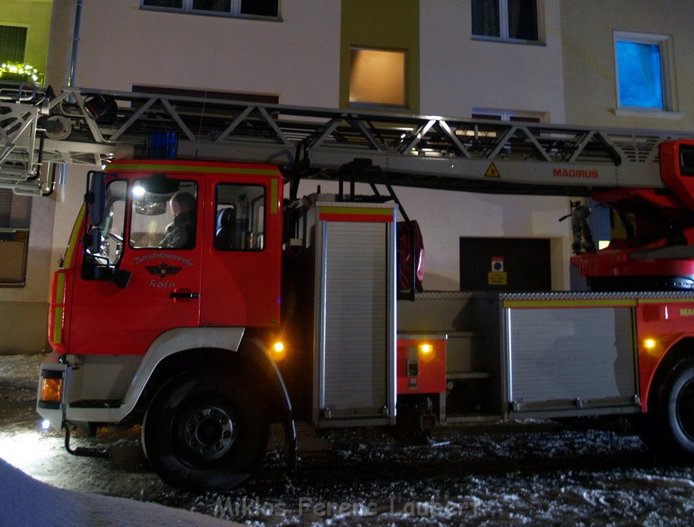 Feuer in Kueche Koeln Vingst Homarstr P711.JPG